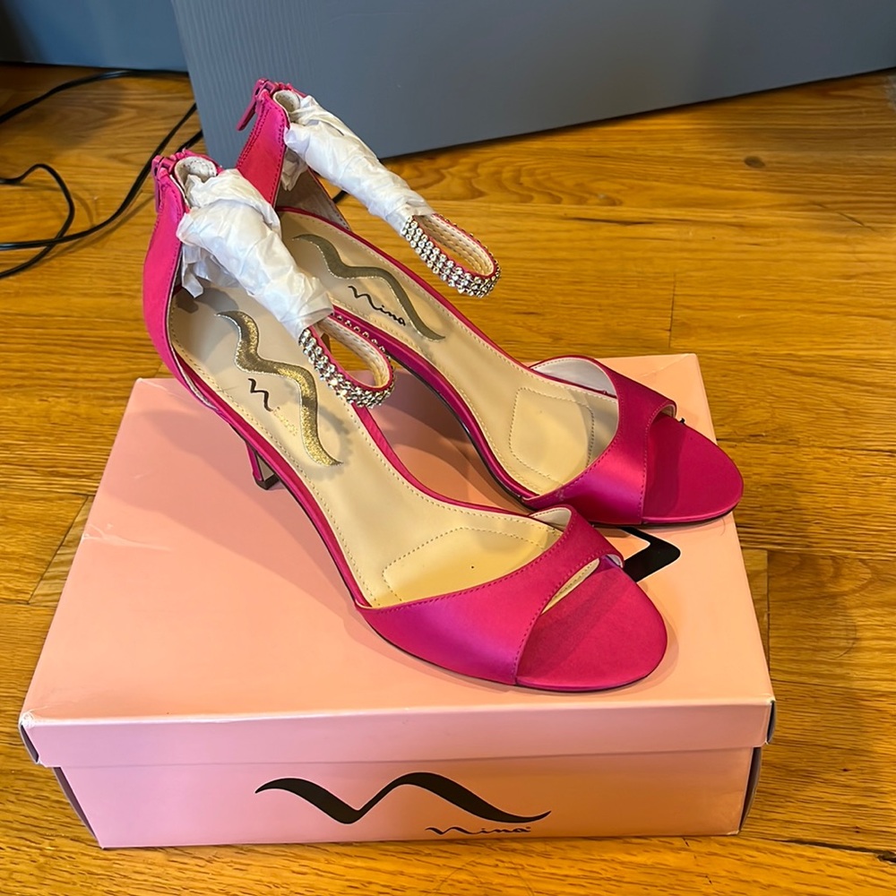 Brand new pink Nina heels